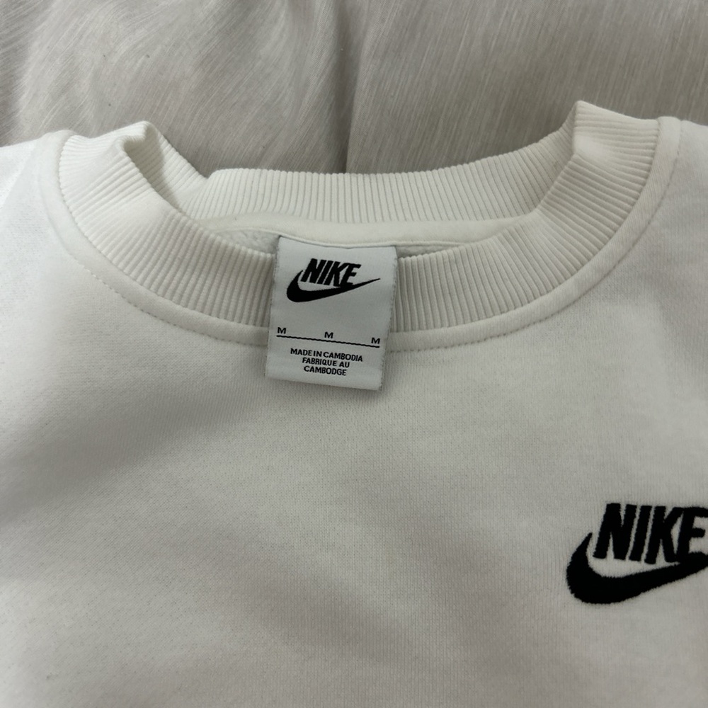 Nike White Crewneck Sweatshirt